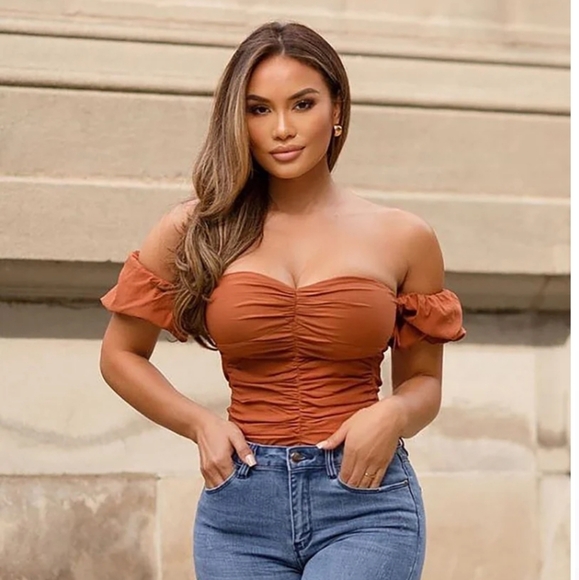 NWT Fashion Nova Women's Ruched Bodysuit with Puff Sleeves - Picture 1 of 6